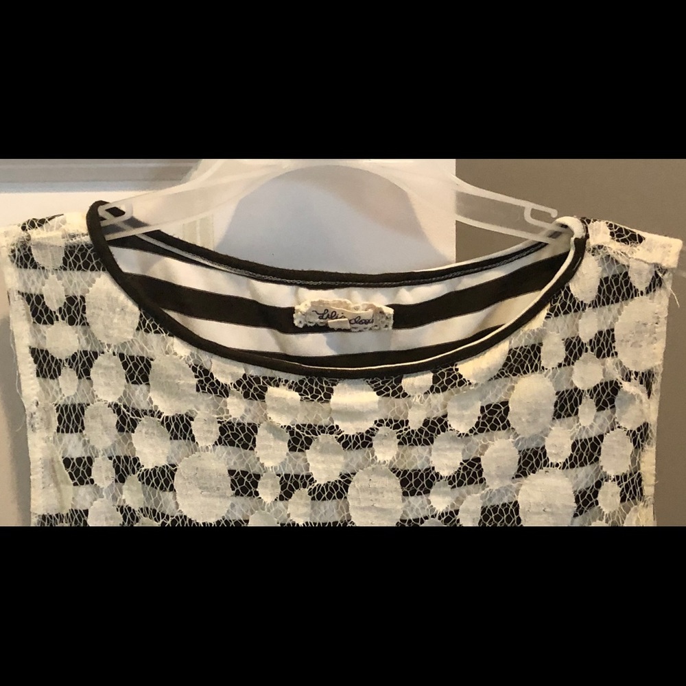 🎉4 for 20🎉Sleeveless top with lace overlay